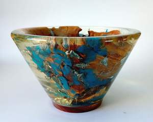 Cuenco contemporáneo de resina epoxi y madera con vetas naturales del madera y superficie de resina pulida para decoración - Product Image 2