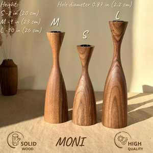 Portavelas de madera de acacia hechos a mano - Elegante centro de mesa que aporta calidez y encanto a los interiores de comedores. - Product Image 2