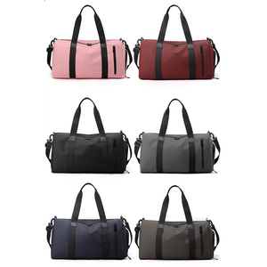 กระเป๋าผ้าไนลอนแบบ unisex พร้อมหูหิ้วคู่ ปิดด้วยซิป มีช่องใส่ของหลายช่อง กันน้ำได้ ใช้สำหรับออกกำลังกาย รูปทรงสี่เหลี่ยมผืนผ้า - Product Image 1