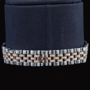 Reloj de pulsera de cuarzo de 41 mm con esfera verde y diamantes de moissanita, diseño de última generación para hombre, con fecha automática y detalles incrustados. - Product Image 5