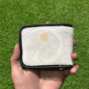 Portefeuille en fourrure véritable fait main de qualité supérieure pour homme, porte-cartes fin en cuir avec style rustique et campagnard - Product Image 1