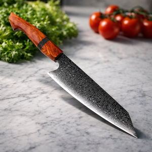 Cuchillo de Chef Extra Afilado Hecho a Mano en Acero de Damasco con Mango de Madera Ambidiestro y Funda de Cuero, Apto para Lavavajillas - Product Image 2