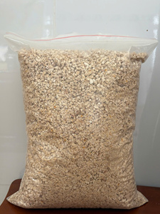 Gránulos de Mazorca de Maíz para Cama de Animales, 100% Natural, Bajo en Polvo, Alta Absorción, Control de Olores, Fabricante de Vietnam - Product Image 1