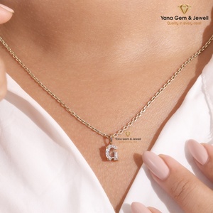 Pendentif lettre G en diamant CVD de laboratoire de haute qualité pour les occasions spéciales, clarté VS1, couleur F, 1,00 carat, or jaune massif 14K - Product Image 4