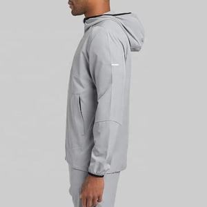 Veste coupe-vent légère pour homme, personnalisée, imperméable, à capuche, réversible, respirante, antibactérienne, pour les sports de plein air - Product Image 4
