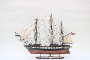 Maqueta de Barco de Vela de Madera Hecha a Mano - Réplica a Escala de un Clásico Buque Naval, Decoración de Escritorio, USS Constellation - Product Image 2