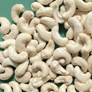 Meilleur prix pour les noix de cajou brutes W320 en gros du Vietnam, sans taxes, usine Santigo - Product Image 1