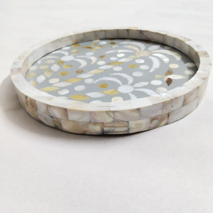 Plateaux de service en nacre faits à la main en bois écologique Mdf résine gris élégant plateau de service rond fait à la main en Inde - Product Image 6