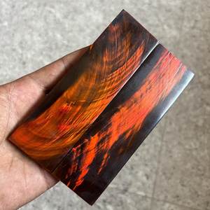 Material pulido para mangos de cuchillos, con escamas de cuerno de búfalo teñidas - Product Image 1