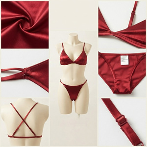 Ensemble bikini femme rouge à dos croisé et coupe haute, motif lettres, en polyester extensible, avec bas string et haut triangle, coupe classique - Product Image 5