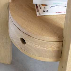 Mesita de noche Vandana Vista Arion de madera de mango - Product Image 3