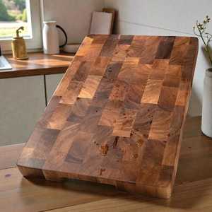 Tabla de cortar de nogal hecha a mano con veta de madera, tipo bloque de carnicero a cuadros - Product Image 4