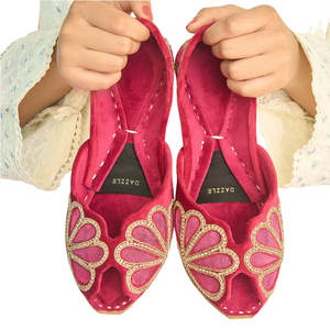 Nouvelle Arrivée Promotion Chaussures Khussa Femme Vente Chaude Fournisseur Direct Usine Accessoires Imprimés Antidérapants Logo Couleur Personnalisé - Product Image 1