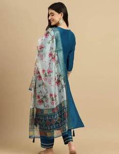 Conjunto de Kurta, Pantalón y Dupatta de Rayón para Mujer, Moderno, para Fiestas, Bodas, Verano e Invierno, Bordado, Manga Tres Cuartos, Completo - Product Image 6