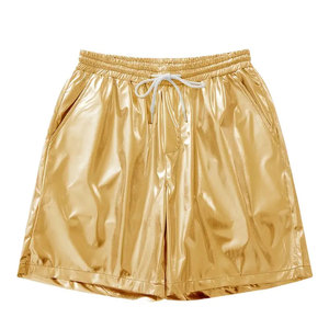 Shorts en cuir pour hommes, design structuré et taille confortable, parfaits pour les tenues urbaines. - Product Image 1