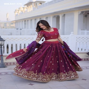 Lehenga Choli y Dupatta de Seda Elegante y Hermosa con Bordado de Lentejuelas y Hilo Zari, Ropa Étnica - Product Image 1