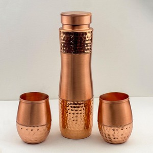 Bouteille d'eau en cuivre pur de 1000 ml, gravée et martelée, design classique, écologique, couleur personnalisable, par Antique Creations - Product Image 1