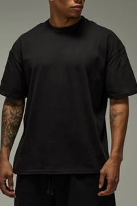 T-shirt en coton noir surdimensionné pour homme, manches courtes, col rond, décontracté, jersey uni, design simple, coupe ajustée - Product Image 2