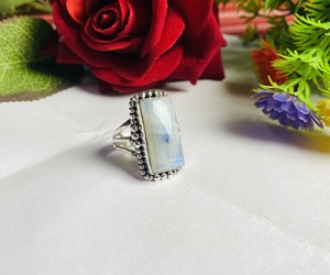 แหวนเงินสเตอร์ลิง925แบบคลาสสิกสำหรับผู้หญิงและผู้ชายแหวนพลอยมูนสโตนตัดรูปไฟสีน้ำเงินธรรมชาติครบรอบแต่งงาน - Product Image 1