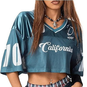Camiseta de malla recortada personalizada para mujer, cuello en V regular, tirantes ajustables, 100% poliéster, antibacteriana, de secado rápido, estilo retro americano. - Product Image 1