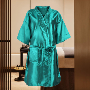 Cape de coiffure personnalisée à faible MOQ avec logo, robe de spa/barbier kimono en polyester avec poche pour les clients de salon de beauté - Product Image 5