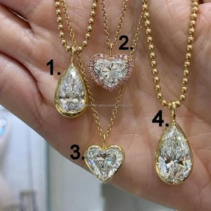 Charmes pour homme en forme de cœur en moissanite taille poire, avec halo de diamants CZ roses, serti à griffes avec un serti à bélière, en forme de larme, en argent sterling 925 - Product Image 1