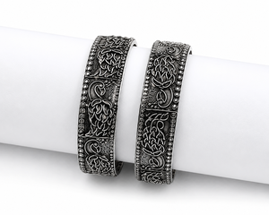 Brazaletes de Plata Antiguos de Moda |   Conjunto de brazaletes anchos de plata oxidada con grabado floral - Product Image 2