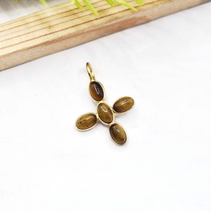 Pendentif croix œil de tigre fait main, plaqué or, avec pierre précieuse ovale et cinq pierres serties, bijou spirituel minimaliste, cadeau pour femme - Product Image 2