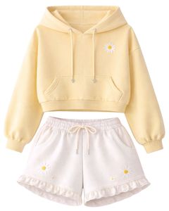 Conjunto de Sudadera Corta y Pantalones Cortos para Mujer, Color Amarillo Mantequilla, con Bordado de Margaritas y Dobladillo con Volantes, Estilo Casual de Dos Piezas, Algodón y Felpa, Venta al Por Mayor - Product Image 1