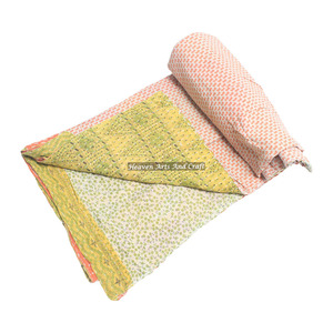 Couverture de lit vintage indienne en coton, faite à la main, 100% lavable, couvre-lit de Noël pour hôtel, édredon fin Kantha réversible - Product Image 1