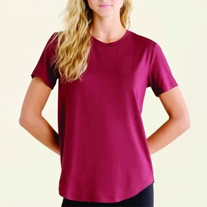 T-shirts décontractés pour femmes à prix abordable, design OEM, col rond, manches courtes, coupe classique, séchage rapide, respirant, en toile polyester/coton, pour l'été - Product Image 6