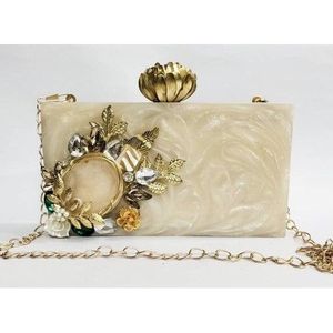 Pochette de soirée en résine faite à la main de luxe pour femmes Accessoire de mode en cristal Accessoire pour les occasions spéciales - Product Image 2