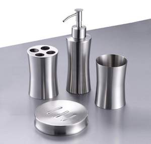 Juego de Baño Clásico de Metal para Interiores Tradicionales con Dispensadores de Jabón, Vasos, Bandejas y Decoración Coherente - Product Image 1