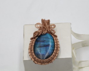 Colgante de Labradorita Natural con Envoltura de Alambre de Platino, Joyería de Piedras Preciosas de Lujo Hecha a Mano, Cristal Curativo de Talla Única - Product Image 2