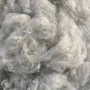 Material de Relleno de Fibra Cortada de Poliéster Reciclado de Vietnam, Alta Calidad, 100% PET Reciclado, Color Blanco Natural - Product Image 1
