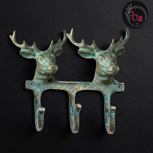 Ensemble de 3 crochets muraux Ba Verdigris en forme de tête de cerf, design animalier vintage en métal pour le rangement des vêtements - Product Image 1