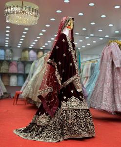 Ensemble Lehenga Choli en velours brodé longueur ras du sol avec dupatta, bordure florale brodée, tenue de soirée de mariage pour femme, tissu épais - Product Image 4