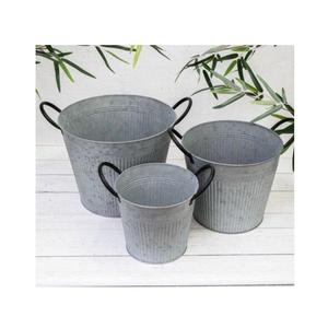Grand bac à plantes galvanisé pour la décoration extérieure du jardin, offrant un charme rustique et une résistance aux intempéries durable. - Product Image 1