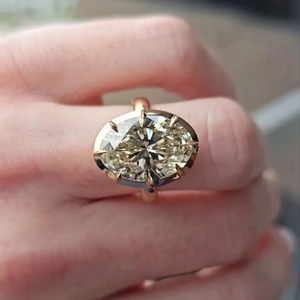 แหวนเพชรทรงรีดีไซน์มินิมอลทันสมัย ฝังเพชรแล็บโกรว์ ตัวเรือนทองคำขาว 14K พร้อมใบรับรอง IGI และความใส VVS+ สำหรับผู้ชาย - Product Image 4