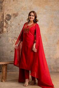 Salwar Kameez en lin brodé rouge, entièrement doublé, séchage rapide, longueur cheville, tenue ethnique élégante pour femme, collection printemps, vente en gros - Product Image 1