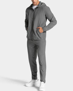Vêtements de sport pour hommes en gros, sur mesure, OEM, veste et pantalon de survêtement classiques pour hommes, polyester léger et extensible, ensemble de jogging pour hommes - Product Image 1