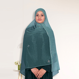 Voile islamique en mousseline transparente avec accents de cristaux étincelants, léger, coupe-vent, élégant, modeste, uni, pour la prière et le quotidien - Product Image 1