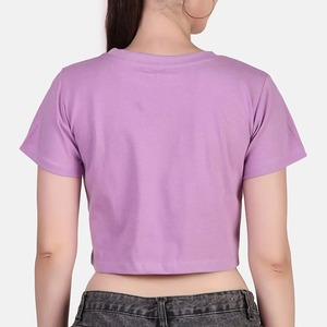 เสื้อยืดครอปท็อปผู้หญิง คอกลม แขนสั้น สีม่วง พิมพ์ลายกาแฟ สไตล์ลำลอง สำหรับฤดูใบไม้ผลิและฤดูร้อน ผ้าฝ้ายเจอร์ซีย์ 100% ขายส่ง - Product Image 2