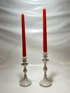 Candelabro de Aluminio Contemporáneo con Curva Fluida, Escultórico, de Metal, Centro de Mesa Moderno de Primera Calidad para el Hogar - Product Image 1