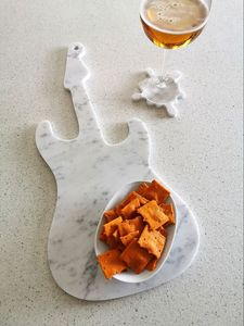 Planche à découper élégante en marbre pour la présentation sur le comptoir de cuisine et la présentation élégante des aliments - Product Image 6