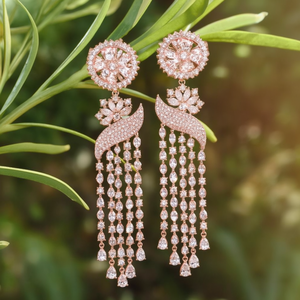 Boucles d'oreilles pendantes en cristal pour femmes - Plaqué or rose avec accents de pierres - Product Image 3