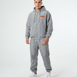 Fabricante de Ropa Urbana Personalizada, Chaqueta y Pantalón Deportivos de Nailon con Cremallera y Capucha, Estampado en Serigrafía - Product Image 4