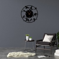 Horloge murale ronde en métal doré au design d'oiseaux élégants, pièce décorative pour la maison, le bureau, l'hôtel et la décoration d'événements, vente en gros depuis l'Inde