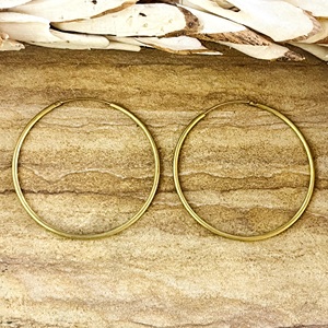 Nouvelles Boucles d'Oreilles Créoles Minimalistes Rondes 2026, Simples en Laiton Plaqué Or 18 carats pour Femme, Gouttes Géométriques Circulaires Modernes, Vente en Gros OEM - Product Image 1
