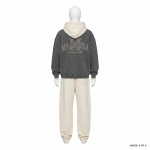 Conjunto de Sudadera con Capucha Gris Carbón y Pantalones Jogger Anchos Color Crema para Mujer, Ropa Deportiva de Algodón y Felpa, Venta al Por Mayor OEM - Product Image 3